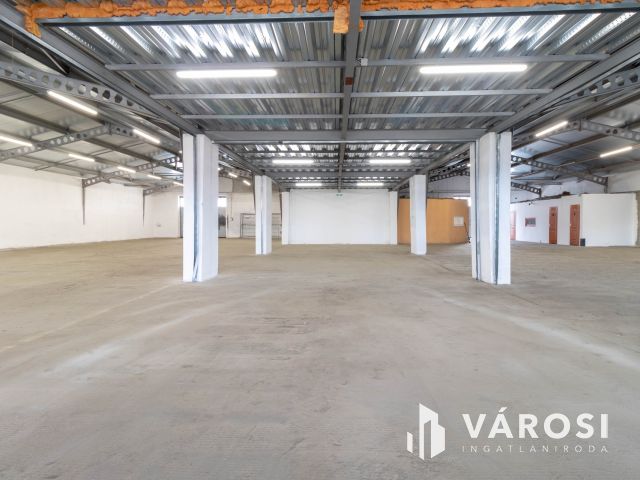 800 m2-es raktár irodablokkal M0 lehajtótól 3 km-re