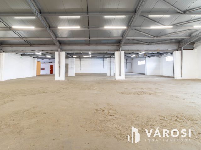 800 m2-es raktár irodablokkal M0 lehajtótól 3 km-re
